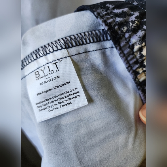 BYLT- Men's Size Large- Coastal Boardshort- Tie Dye print- Blues,white,purple - Picture 12 of 12